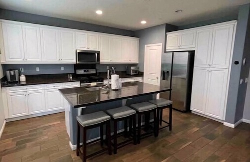 Pumpkin Center House | Beautiful Spacious 4BR 3BA Home with King Suite