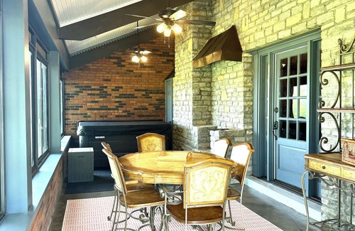 De Mossville House | Beautiful, spacious, country home. Close to The Ark! Hot-Tub! Pet-Friendly!