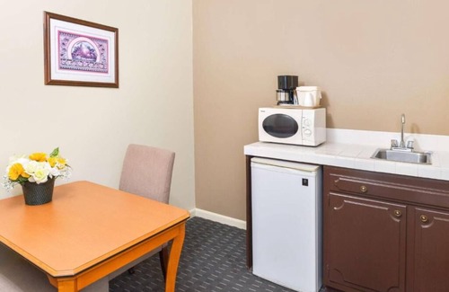Solvang Hotel | Beautiful Spots to Visit! Continental Breakfast, Hans Christian Andersen Museum