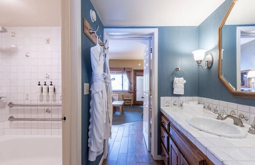 Olympic Valley Resort | Beautiful Squaw Valley resort, 2 separate units for December 24 and 25, 2023