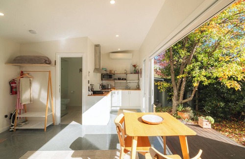 Campbell Apartment | Beautiful Studio 46, Campbell - in central Canberra.