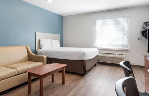 Azalea Park Apartment | Beautiful Studio apartment (420692) by Houzlet