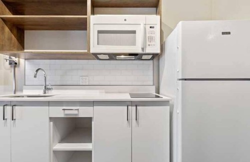 Melbourne Apartment | Beautiful Studio apartment (431299) by Houzlet