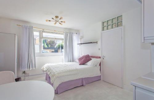 Haverstock Apartment | Beautiful studio Chalk Farm