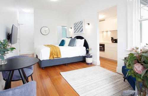 Lewisham Apartment | Beautiful Studio in Heritage Building with Balcony