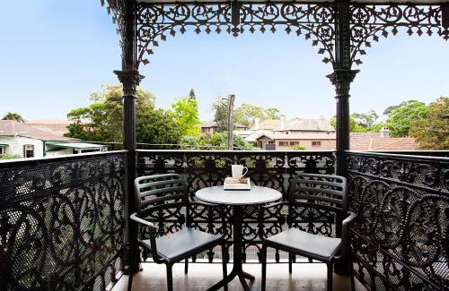 Lewisham Apartment | Beautiful Studio in Heritage Building with Balcony