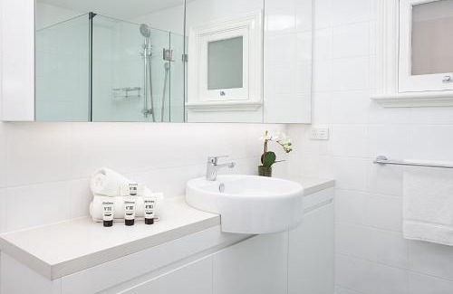Lewisham Apartment | Beautiful Studio in Heritage Building with Balcony