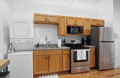 Springfield Apartment | Beautiful Studio Loft with AC & Wifi on Historic C - Street in Springfield