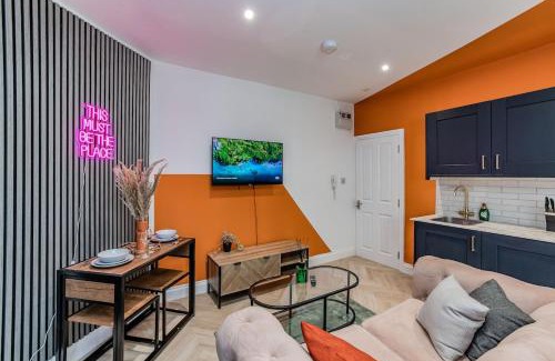 Montpelier Apartment | Beautiful Studio Next to Beach & Shopping Centre