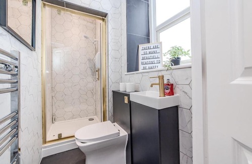 Montpelier Apartment | Beautiful Studio Next to Beach & Shopping Center