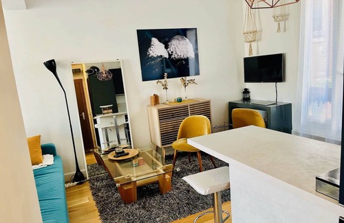 Quartier du Pont-de-Flandre Apartment | Beautiful studio near Canal Saint-Denis