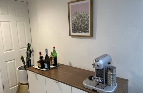 Mount Adams Apartment | Beautiful Studio on the Park in the Heart of Mt. Adams