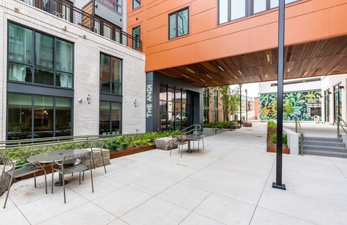 Columbus Park - Andrew Square Apartment | Beautiful Studio, perfect for Meditation and Relaxation