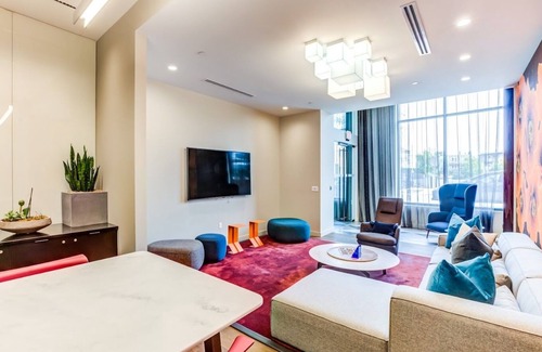 Columbus Park - Andrew Square Apartment | Beautiful Studio, perfect for Meditation and Relaxation