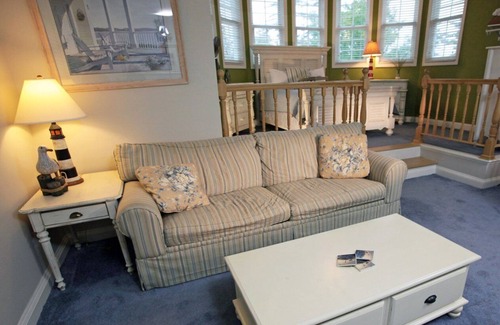 Edgecomb House | Beautiful studio unit at resort, sleeps 6