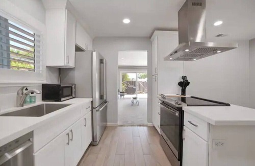 Edenvale House | Beautiful, Stylish 3 Bedroom Home in San Jose!