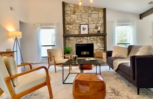 Provincetowne House | Beautiful, Stylish, Clean & Comfortable home - Fenced Backyard