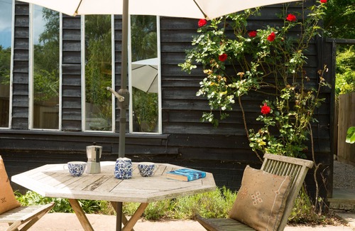 Stowmarket Cottage | Beautiful – Stylish – Rural – Elegant: Deepwell Granary is a romantic getaway.