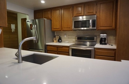 Mammoth Lakes Condo | Beautiful Sun-Filled Condo just Steps from Mammoth Mountain's Canyon Lodge!