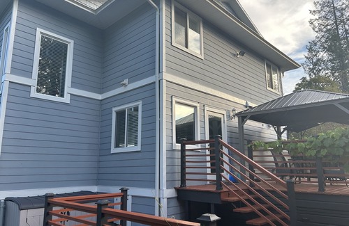 Shawnigan Lake House | Beautiful Sunny Lakefront house on Shawnigan Lake