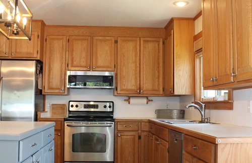 Negreet House | Beautiful Sunset views, fishing from dock, and lakeside fire pit!
