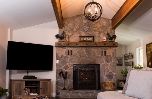 Lake of Bays Cottage | Beautiful sunset views on pristine Lake of Bays!