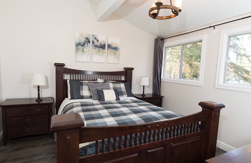 Lake of Bays Cottage | Beautiful sunset views on pristine Lake of Bays!