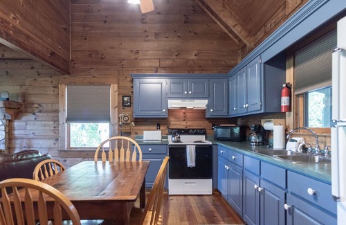 Pine Mountain Cabin | Beautiful sunsets, decks, firepit!