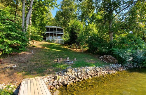 Spring City House | Beautiful Sunsets with a Dock on Watts Bar Lake