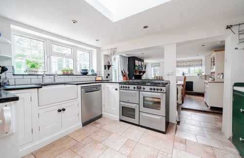 New Forest District Cottage | Beautiful Thatched Cottage in New Forest