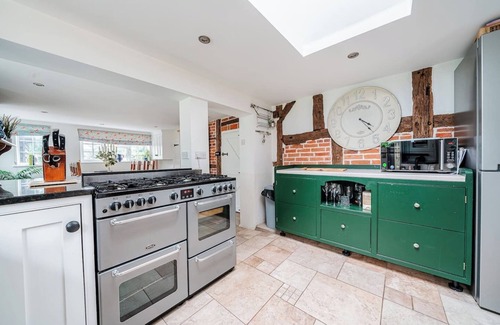 New Forest District Cottage | Beautiful Thatched Cottage in New Forest
