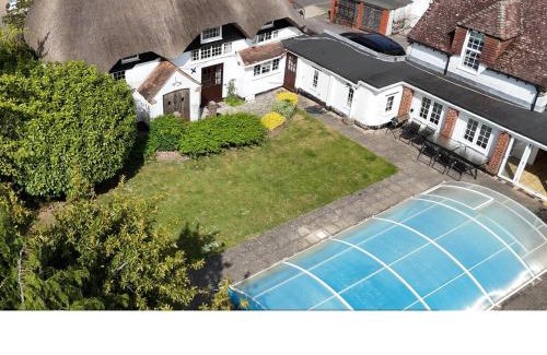 Chichester House | Beautiful Thatched Cottage with Outdoor Pool, Secure Garden, Dog & Family Friendly! Chichester Holiday Properties