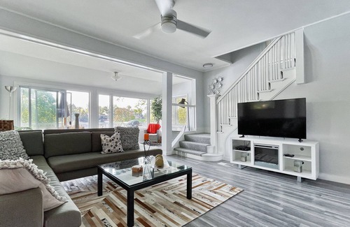 Point Comfort Okauchee House | Beautiful THREE bedroom, 2.5 bath Lake Home!!