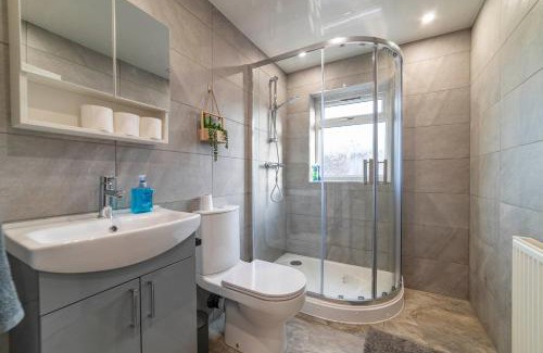 Reddish House | Beautiful Three Bedroom House - Manchester Escape