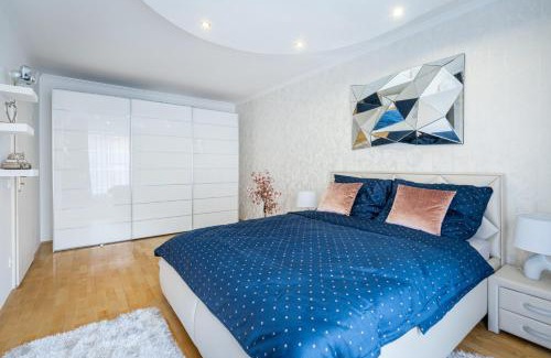 Ferencvaros Apartment | Beautiful three bedrooms apartment with free parking close to the Danube Coast