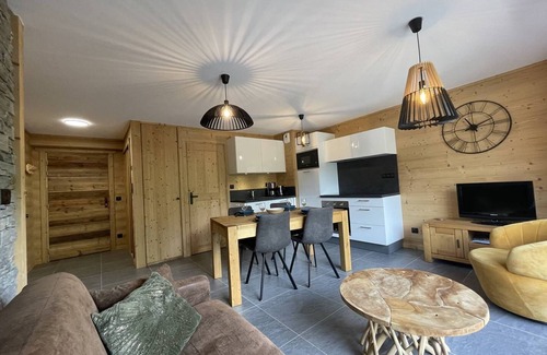 Saint-Sorlin-d'Arves Apartment | Beautiful top of the range 4-person flat in the heart of the village