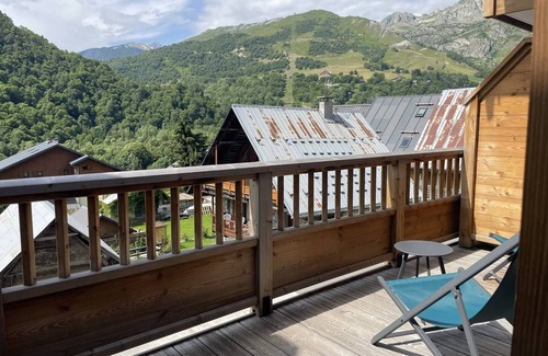 Saint-Sorlin-d'Arves Apartment | Beautiful top of the range 4-person flat in the heart of the village