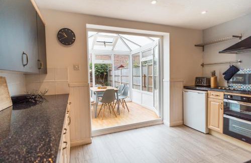 Bournemouth House | Beautiful Town House with Private Garden and Patio