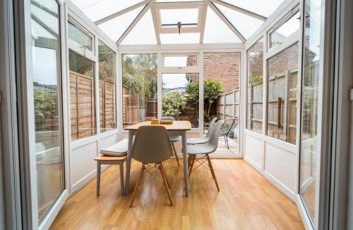 Bournemouth House | Beautiful Town House with Private Garden and Patio