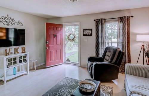 Lake Waccamaw House | Beautiful Townhome, Steps from the Lake
