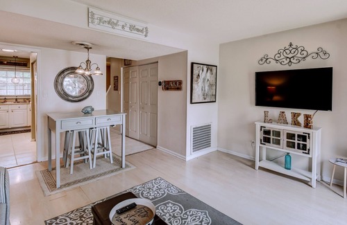 Lake Waccamaw House | Beautiful Townhome, Steps from the Lake