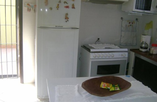 Jardim Britania House | Beautiful townhouse with pool 100 m from the beach, sleeps 14 people