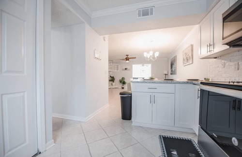 Arlington House | Beautiful townhouse right next to Ed Austin State Park.