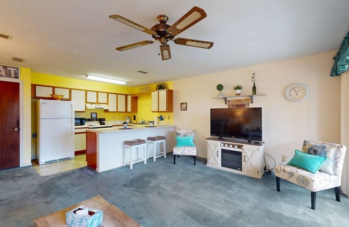 Surfside Beach Condo | Beautiful townhouse, outdoor patio, shared pool and Free WIFI