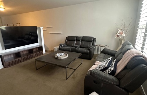 Daybreak House | Beautiful Townhouse !