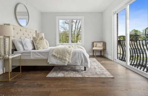 Vauxhall House | Beautiful Townhouse 30 minutes from midtown NYC!