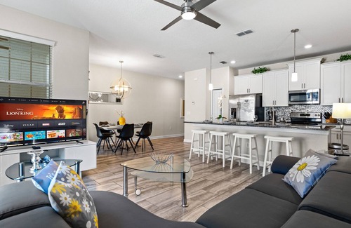 Kissimmee Ski Chalet | Beautiful Townhouse 4Bed/3Bath/Pool/5Min Disney
