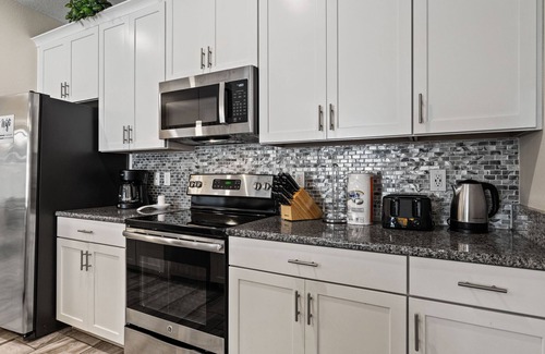 Kissimmee Ski Chalet | Beautiful Townhouse 4Bed/3Bath/Pool/5Min Disney