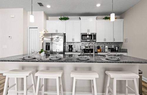 Kissimmee Ski Chalet | Beautiful Townhouse 4Bed/3Bath/Pool/5Min Disney