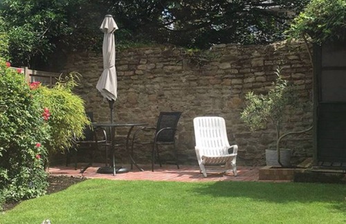 Guildford House | Beautiful townhouse in perfect location